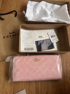 た*ず様 む*れ様 COACH 長財布 ピンク シグネチャー ストラップ付のサムネイル
