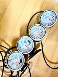 値下げ‼︎ Defe 4連メーター　水温油温油圧バキューム計のサムネイル