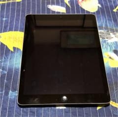 iPad Air スペースグレー WiFiモデル 16GB 充電器付のサムネイル