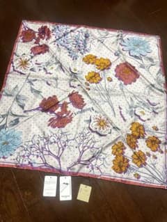 Manipuri 花柄 シルクスカーフ ピンク色 - メルカリ