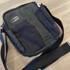 TUMIのT-TECHコレクション　Small Zip Pouchのサムネイル