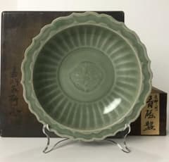 明朝期 龍泉窯青磁 輪花鉢 刻花文 唐物 中国美術 明朝期 龍泉窯青磁 輪花鉢 刻花文 唐物 中国美術 - メルカリ