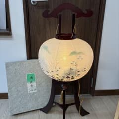 盆提灯 置き提灯 菊・桔梗絵柄 木製スタンドのサムネイル