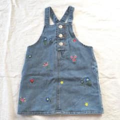 デニム花柄刺繍ジャンパースカート 90センチのサムネイル