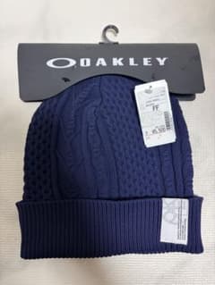 数日で消します。Oakley ニット帽　オークリーのサムネイル