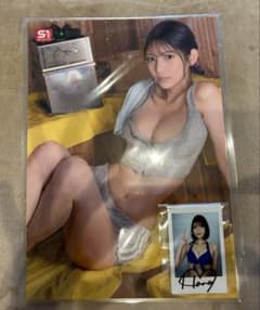 倉木華　生写真A4ホロラミネート加工+チェキのサムネイル