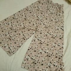 【美品】GU イージースカンツ フラワー ピンクベージュのサムネイル