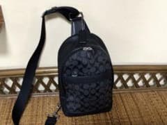 美品　コーチシグネチャーボディバック　ショルダーバックのサムネイル