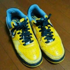 ナイキのスニーカーのサムネイル