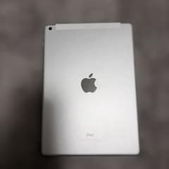 美品】 Apple iPad 本体 シルバー 5世代 - メルカリ