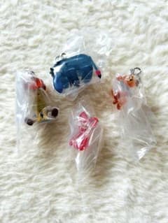 プーさんめじるしアクセサリー　ガチャガチャ　カプセルトイ　4種セットのサムネイル