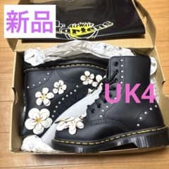 【新品】希少。Dr. Martens 花飾り付きブーツ23。 新品】希少。Dr. Martens 花飾り付きブーツ23。 - メルカリ