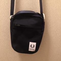 FRED PERRY フレッドペリー  ショルダーバッグ　ネイビーのサムネイル
