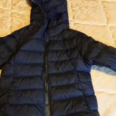 チョコ様専用140センチ薄いダウン★UNIQLO★美品★紺色のサムネイル