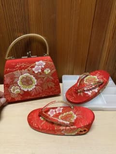 赤い花柄ハンドバッグと下駄セット　七五三　子供用のサムネイル