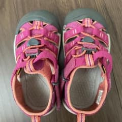 keen サンダル　16 ピンクのサムネイル