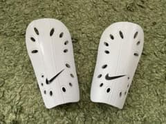 NIKE サッカーレガースのサムネイル