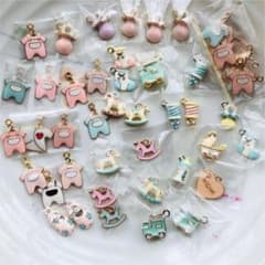 ベビーチャーム☆赤ちゃんセット　まとめ売りのサムネイル