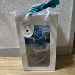 青色のバラ 造花ギフトのサムネイル