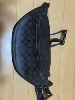 COACH シグネチャー ボディバッグ ブラックのサムネイル