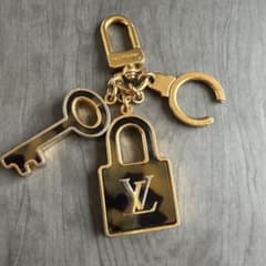 Louis Vuitton キーホルダー 鍵 (箱付き)のサムネイル