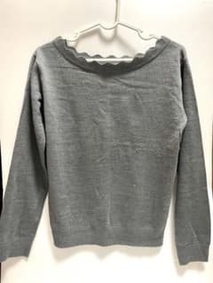 【美品】スカラップネックニットセーターのサムネイル