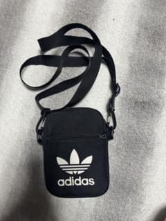 adidas 黒 ショルダーバッグのサムネイル