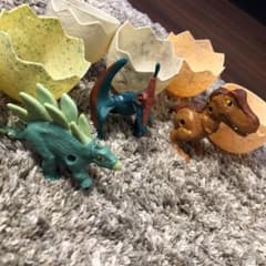 恐竜とたまごの3点セット！のサムネイル