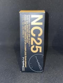 未使用 MAC スタジオフィックスフルイッド NC25 ファンデーションのサムネイル