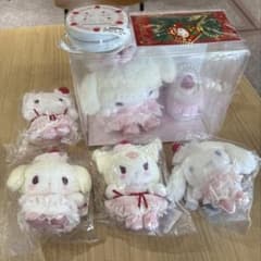 サンリオ　いちごホイップケーキ　ぬいぐるみアクセサリーセット　チャーム　シール缶 サンリオ いちごホイップケーキ ぬいぐるみアクセサリーセット