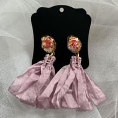 ドライフラワーとタッセルのピアスのサムネイル