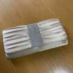 ベージュ サテン クラッチバッグ パーティー用のサムネイル