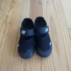 New Balance キッズ サンダル ブラックのサムネイル