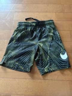 NIKE ハーフパンツ ショートパンツ ブラック イエロー　110cmのサムネイル