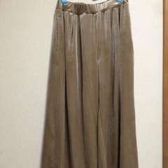 今季、人気のベロアパンツのサムネイル