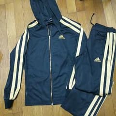 ［美品］フード付き adidas黒 ジャージ上下セットのサムネイル