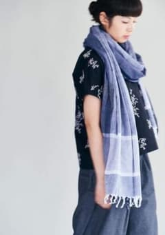 ミナペルホネンで購入のKhadi and Co ブルーベースの大判ストール ミナペルホネンで購入のKhadi and Co ブルーベースの大判ストール