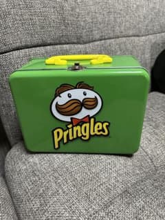 缶　pringlesのサムネイル