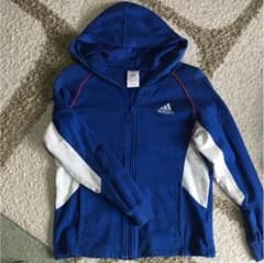 adidasのパーカーのサムネイル