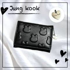 BTS）ジョングク うさぎ型押し三つ折り財布♡ - メルカリ