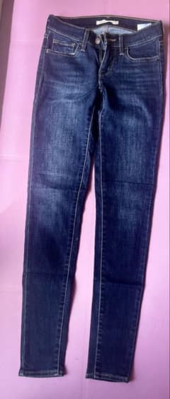 Levi's 710 SUPER SKINNY デニムパンツ 24のサムネイル