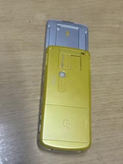 イエロー スライド式携帯電話 本体 イエロー スライド式携帯電話 本体 - メルカリ