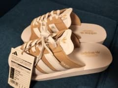 adidas GAZELLE サンダル ベージュ　26.5cmのサムネイル