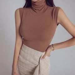 着痩せ効果大！ハイネックノースリーブTシャツ♪タンクトップ キャミソール 胸元のサムネイル