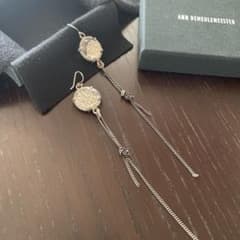 ANN DEMEULEMEESTER 本人期 シルク タッセル ピアス ANN DEMEULEMEESTER ビーズイン ロングチェーンピアス - メルカリ
