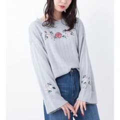 wcloset 刺繍 ワイドネックニットのサムネイル