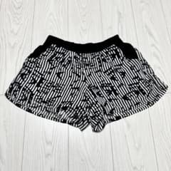 美品　モノトーン ストライプ柄 ショートパンツのサムネイル