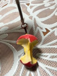 昭和レトロ食べかけりんごヴィンテージキーホルダーのサムネイル