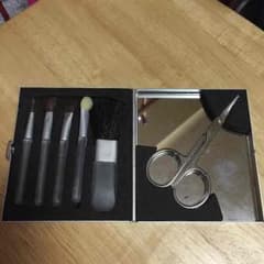 化粧ブラシのサムネイル