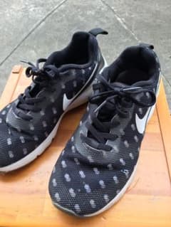 NIKE スニーカーのサムネイル
